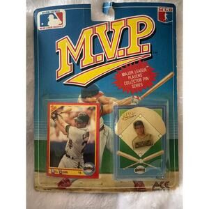 Will Clark Giants MVP Major League Players Collector Pin & Card Sealed Vintage